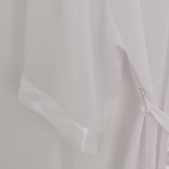 Elegant White Sheer Robe - Picture 6 of 8